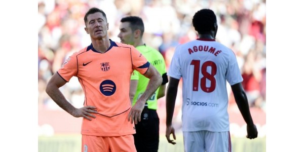 Het doelpunt van Robert Lewandowski werd verbrijzeld Het doelpunt van Robert Lewandowski werd verbrijzeld